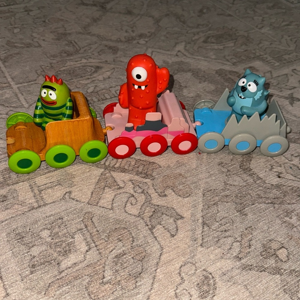 Yo Gabba Gabba! Brobee, Toodee & Muno Driven’ Friends Toy Car Train Set - 2008